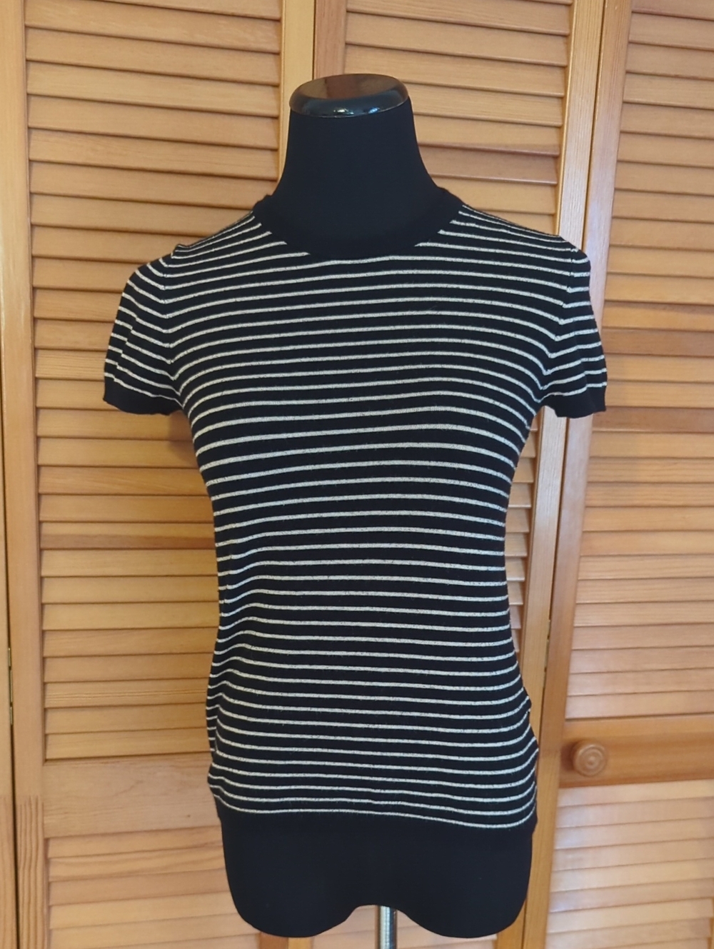 3/$15 Premise Short Sleeve Sweater W Back Zipper Size Small Black Stripes